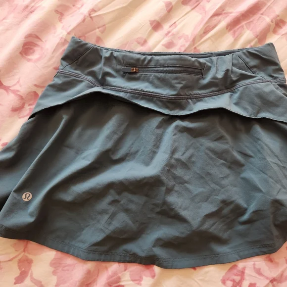 Luluemon Pleated Skirt - Picture 3 of 4